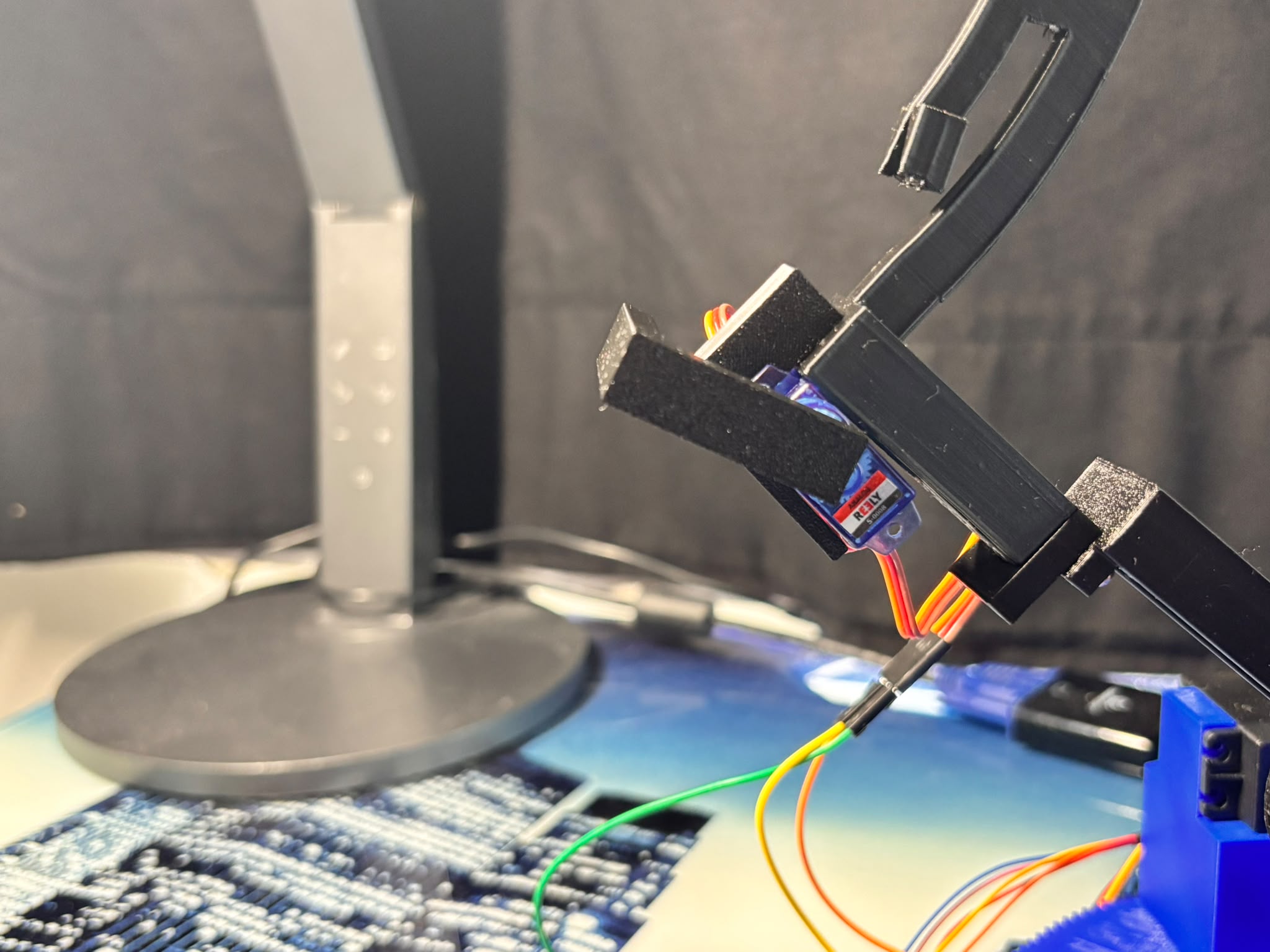 Vinyl holder arm